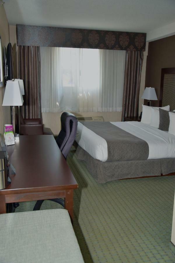 Coast Lethbridge Hotel & Conference Centre Exterior foto